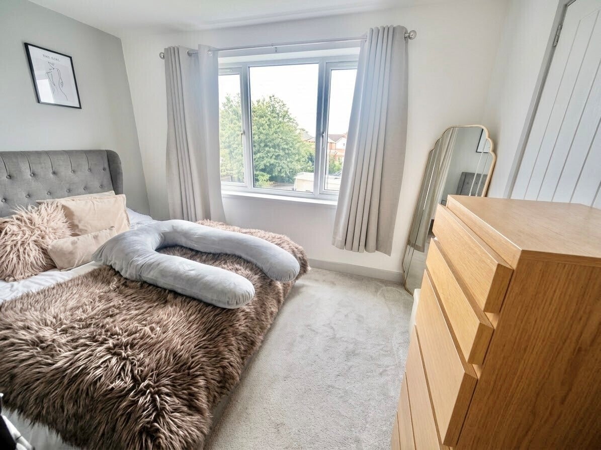 Flat Delves Crescent in North Warwickshire