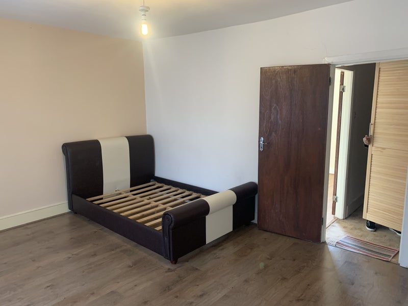 Room Colchester Avenue in Greater London
