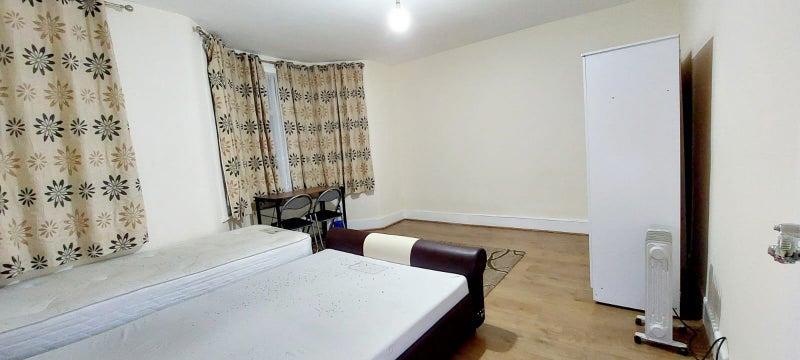 Room Colchester Avenue in Greater London