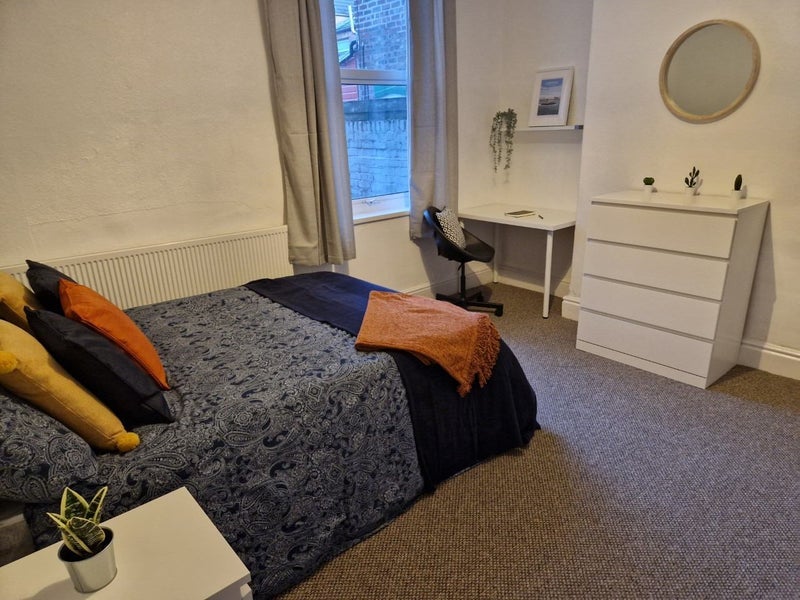 Room Alton Road in Liverpool