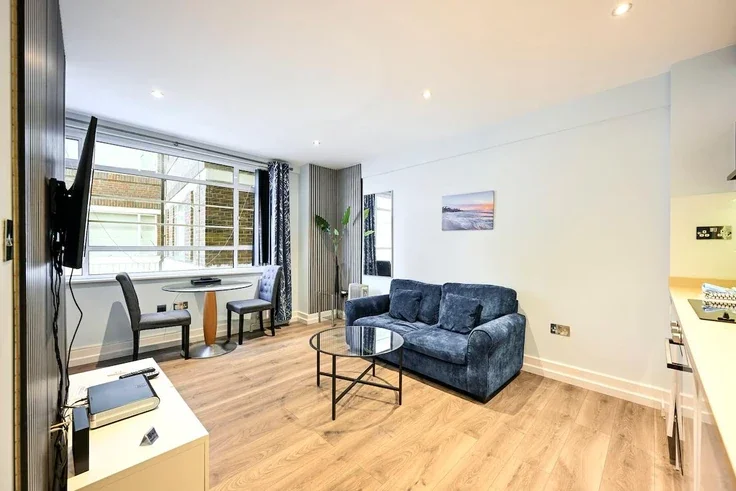 Flat Sloane Avenue in Greater London
