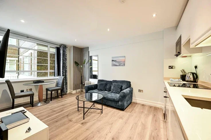 Flat Sloane Avenue in Greater London