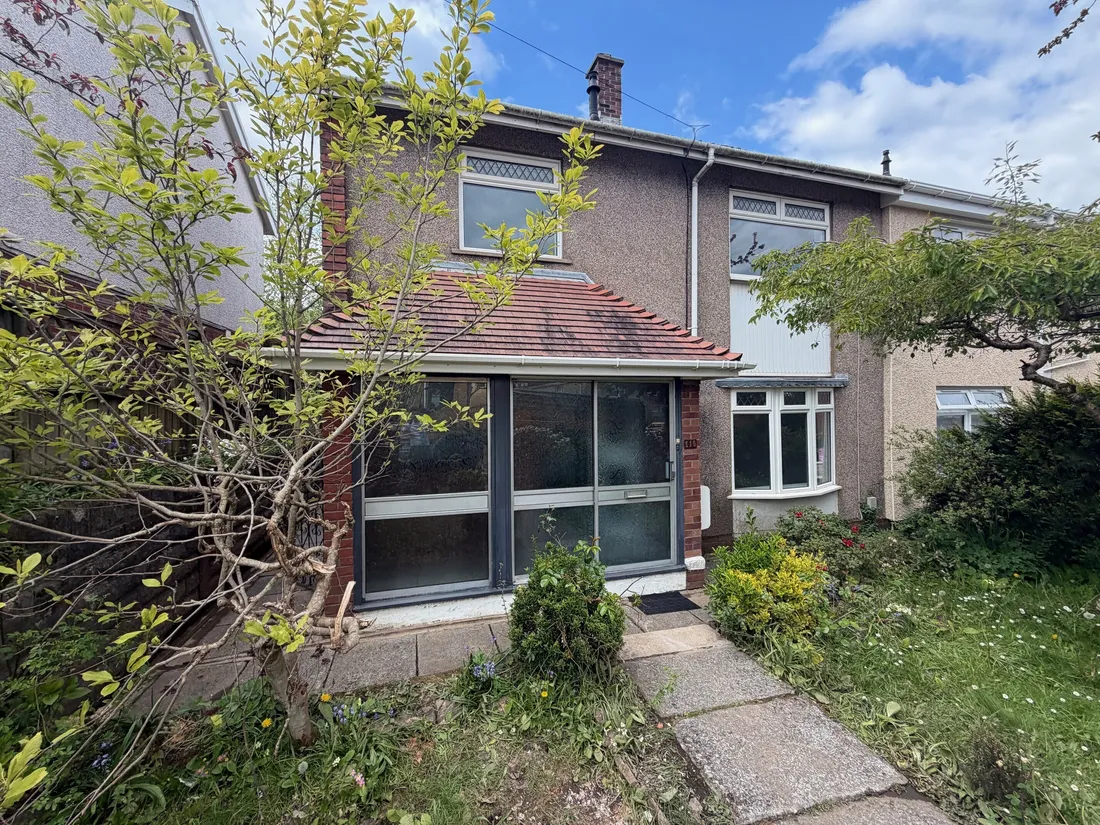 House Trallwn Road in Tregof
