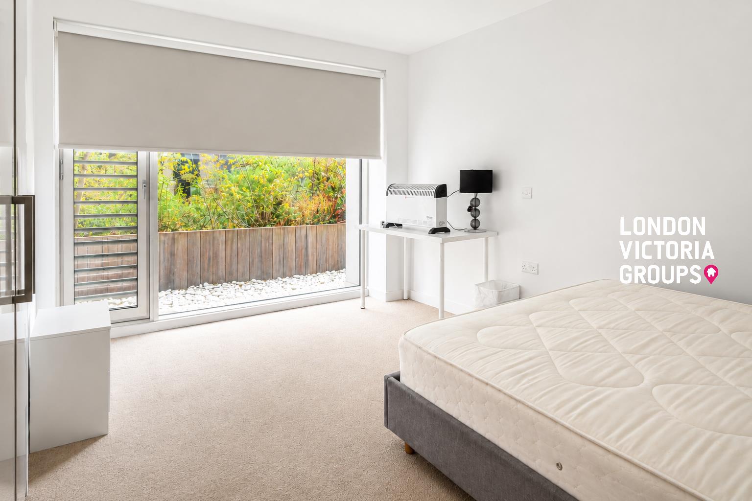 Flat Deacon Street in Greater London