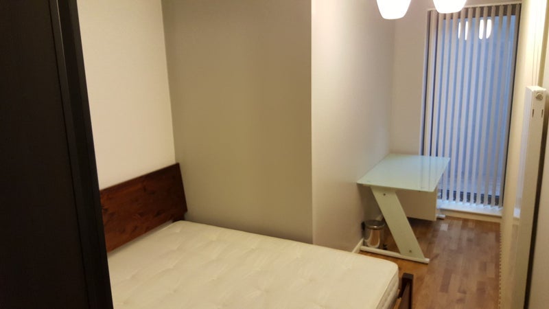 Room Holmes Road in Greater London