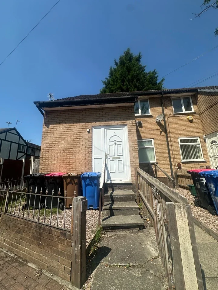 Flat Broadwalk in Salford