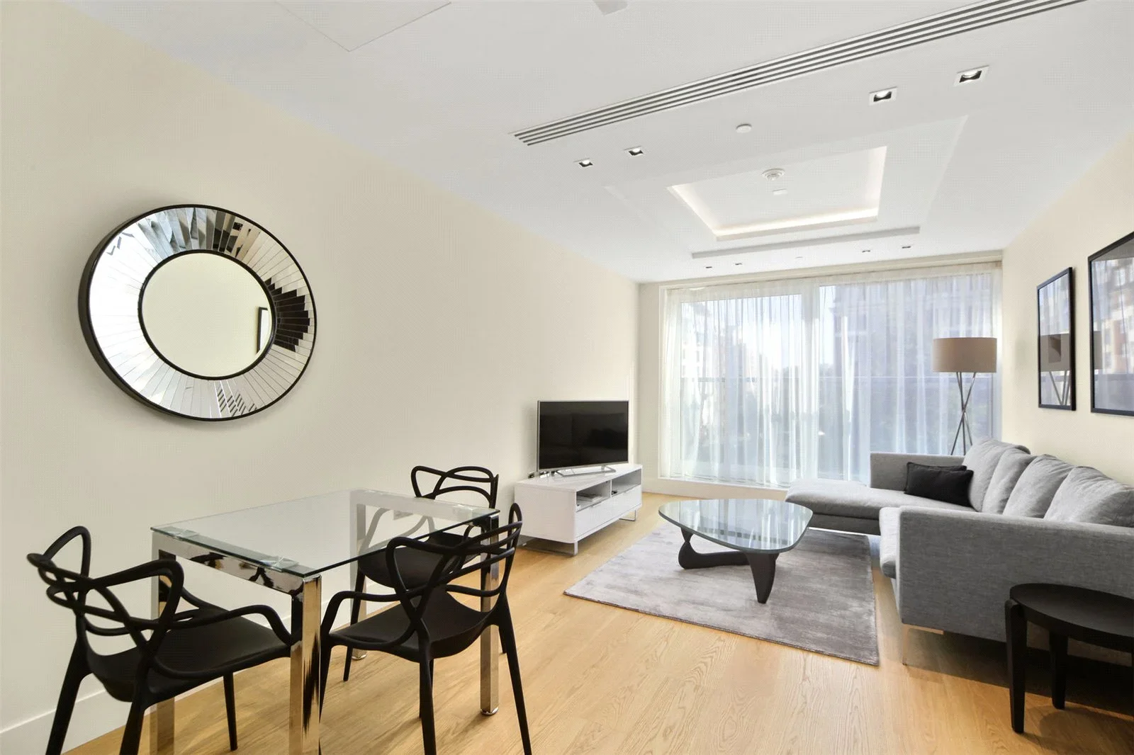 Flat Russell Road in Greater London