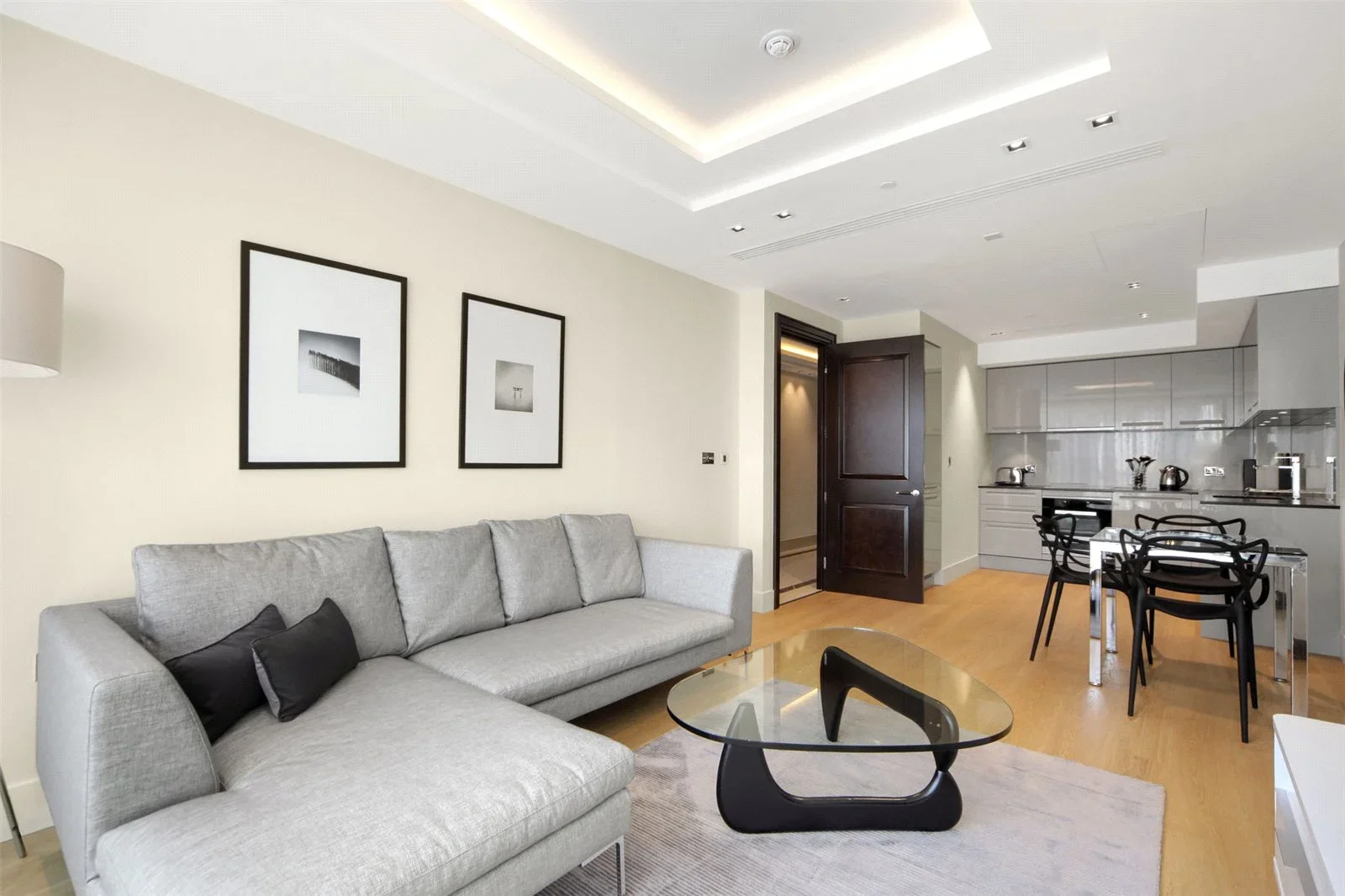 Flat Russell Road in Greater London