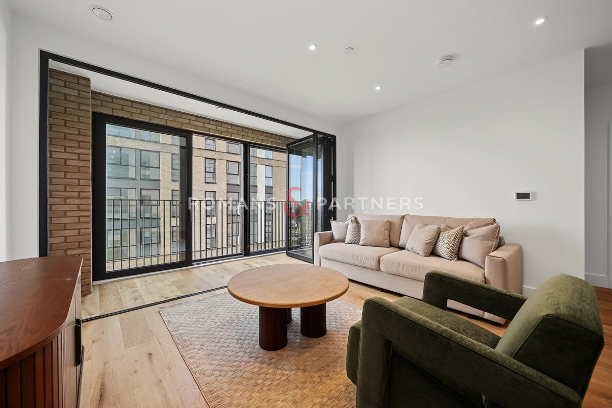 Flat Worgan Street in Greater London
