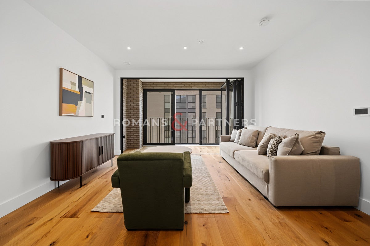 Flat Worgan Street in Greater London