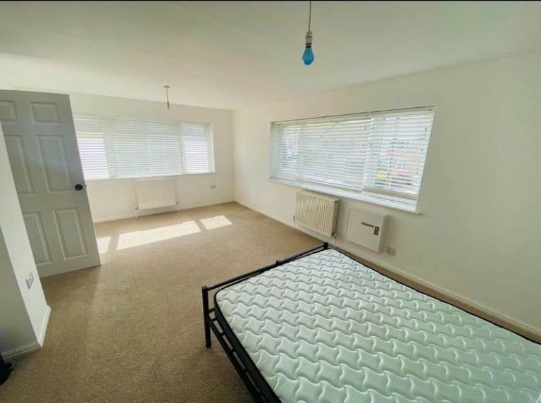 Room Martin Rise in Metropolitan Borough of Solihull