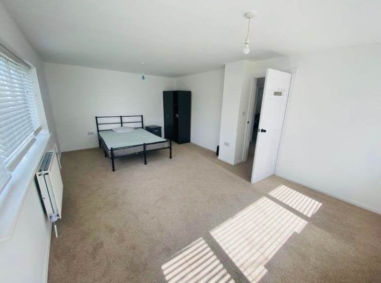 Room Martin Rise in Metropolitan Borough of Solihull