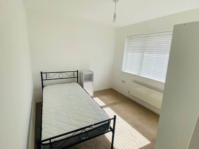 Room Martin Rise in Metropolitan Borough of Solihull
