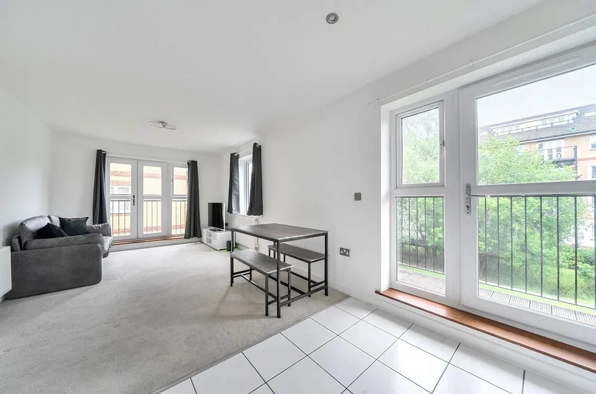 Flat Worcester Close in Greater London