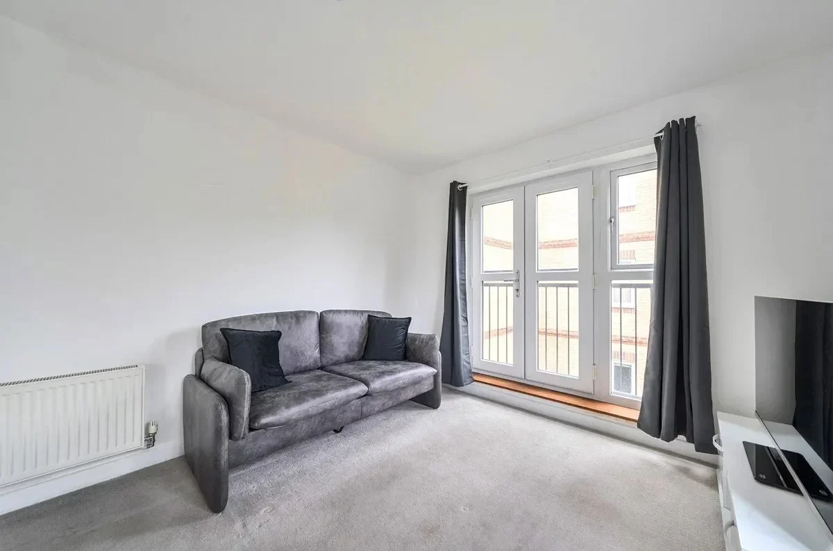 Flat Worcester Close in Greater London