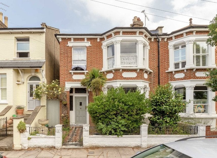 Flat Alacross Road in Greater London