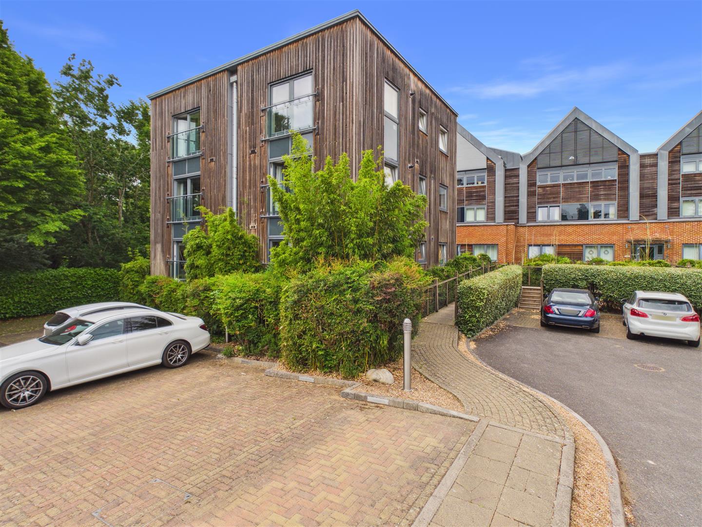 Flat Jessamy Road in Elmbridge