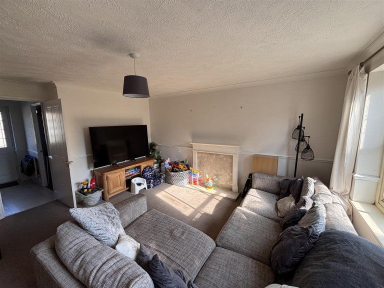 House Attlee Close in Harborough