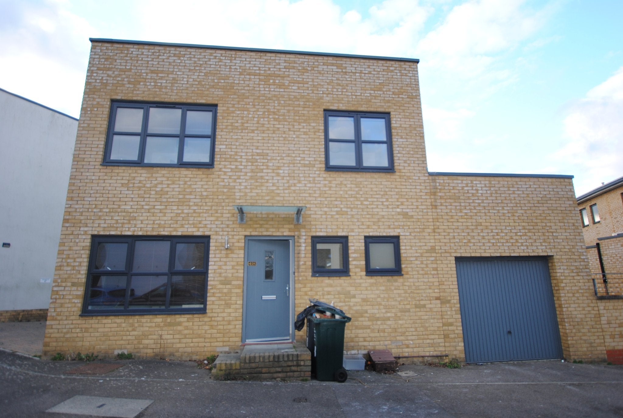 Flat Courtyard Mews in Dartford
