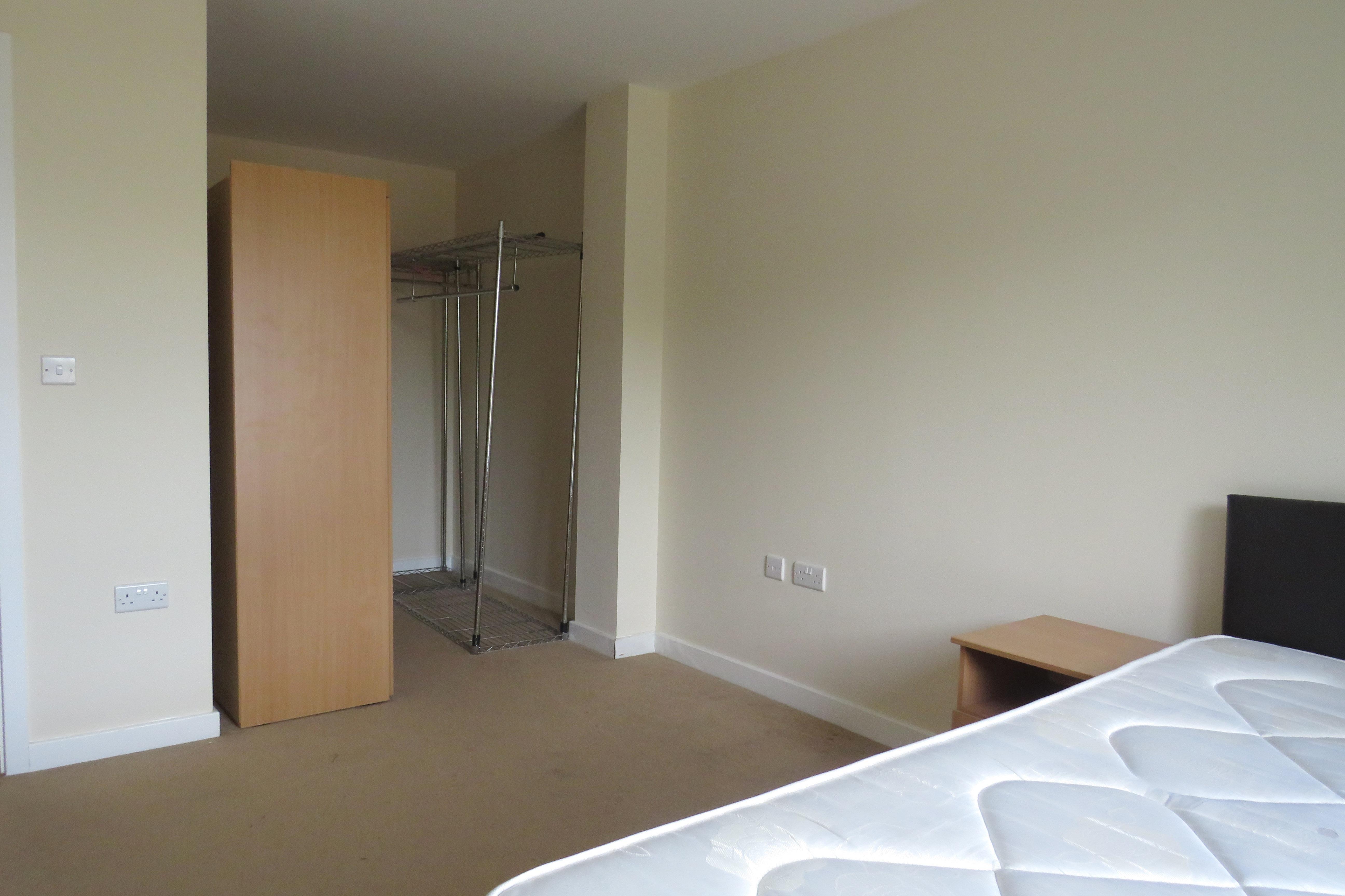 Flat Candleford Court in Buckingham