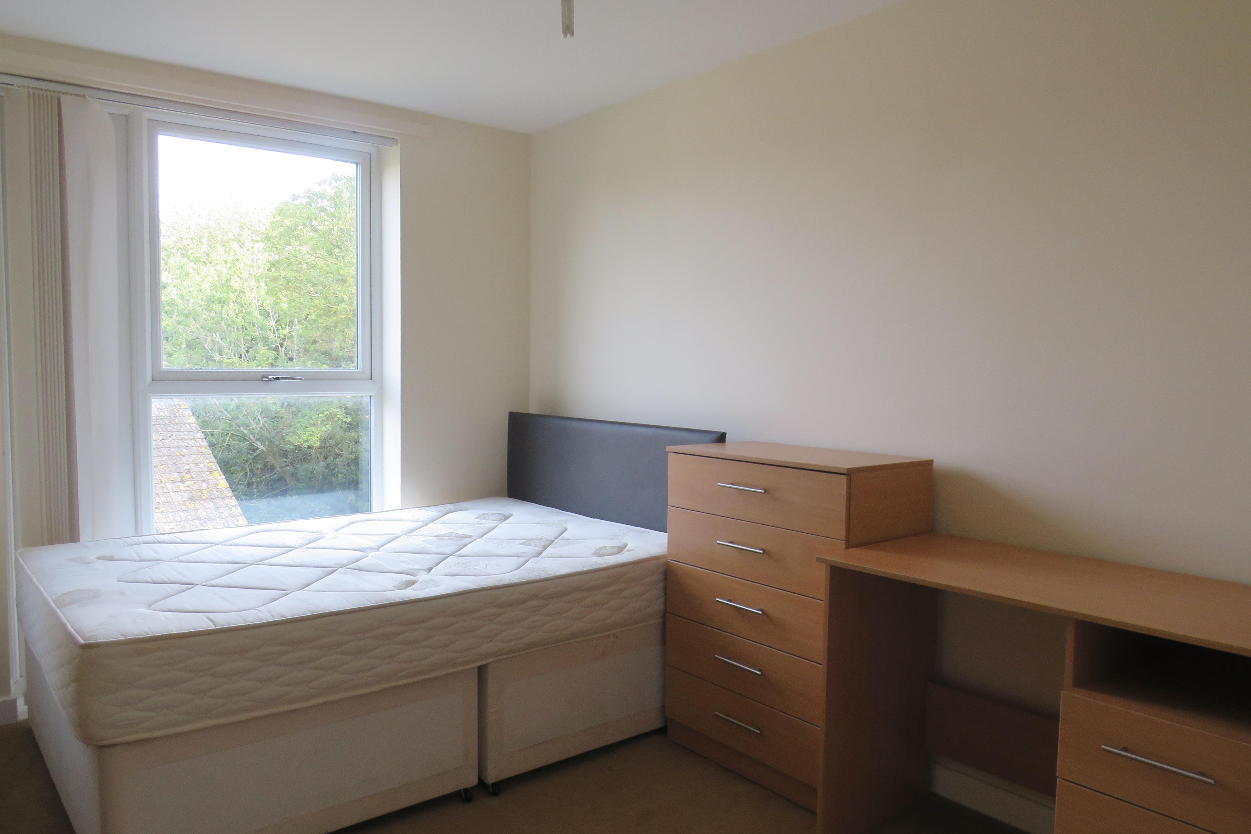 Flat Candleford Court in Buckingham