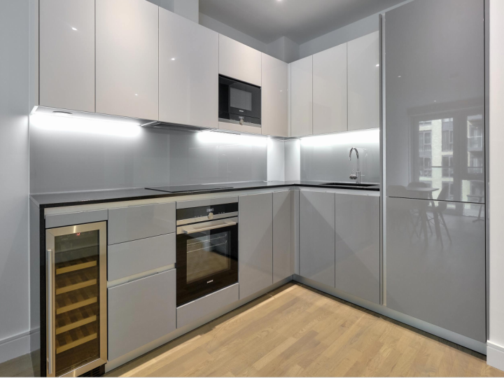 Flat Juniper Drive in Greater London
