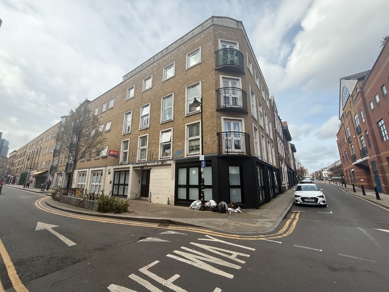 Flat High Road Woodford Green in Greater London
