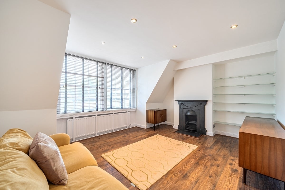 Flat Langland Gardens in Greater London