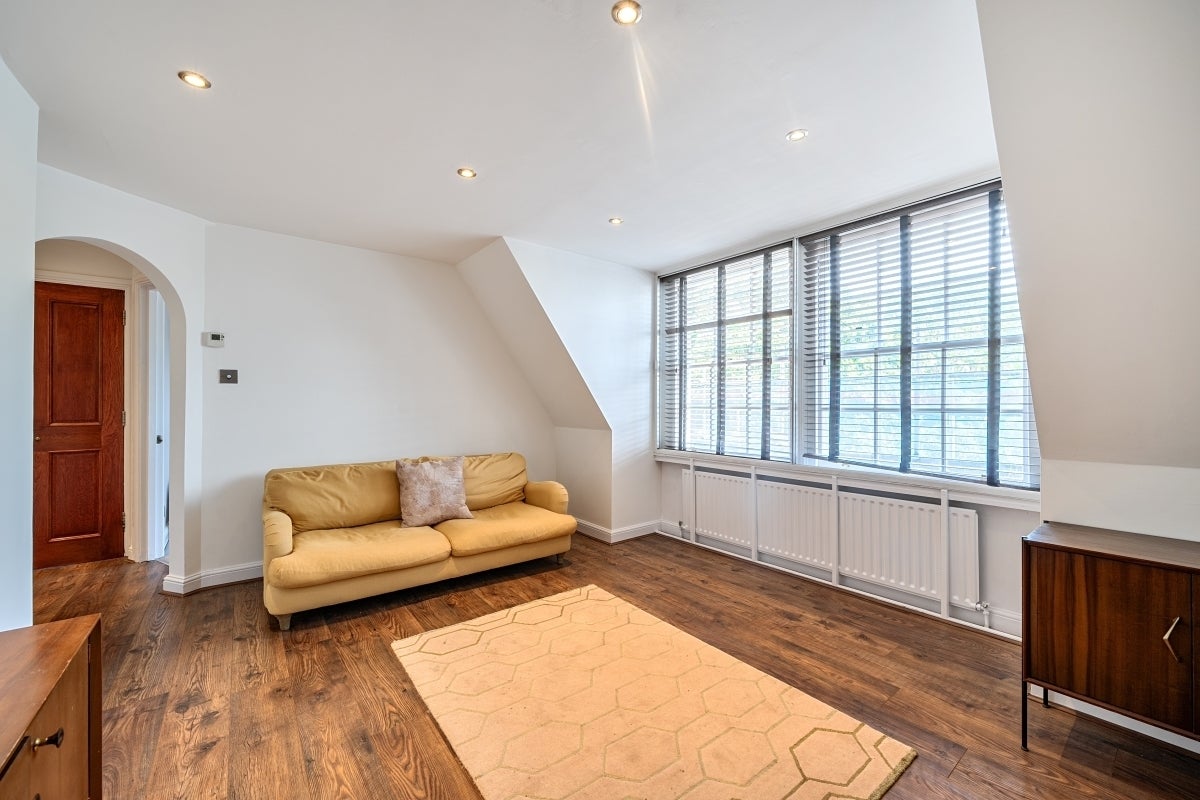 Flat Langland Gardens in Greater London