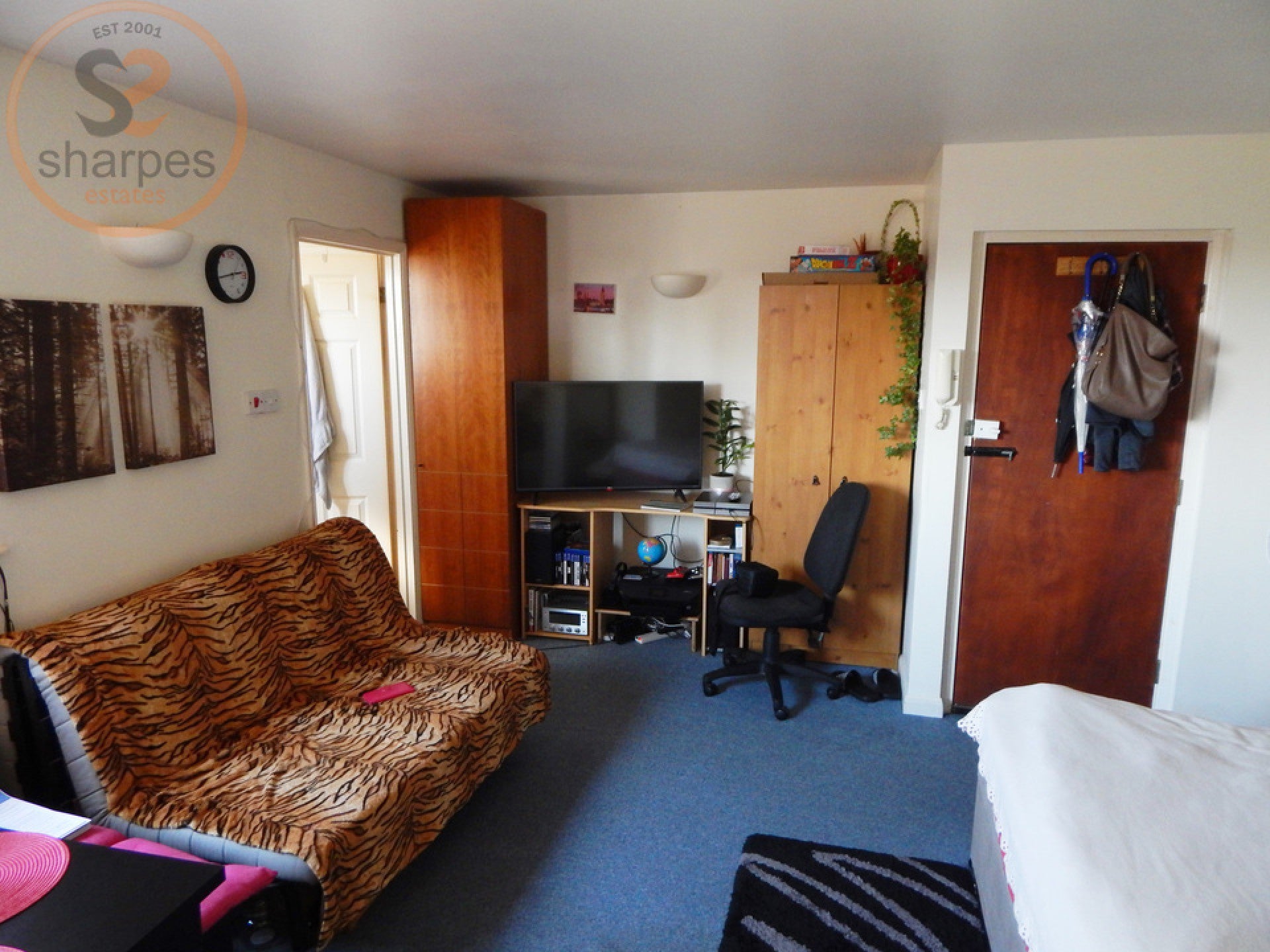 Flat Wandle Road in Greater London