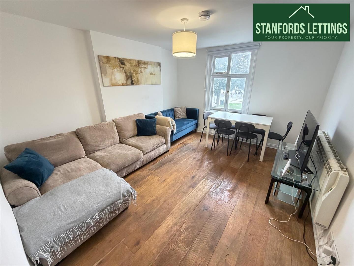 Flat Grand Parade in Brighton