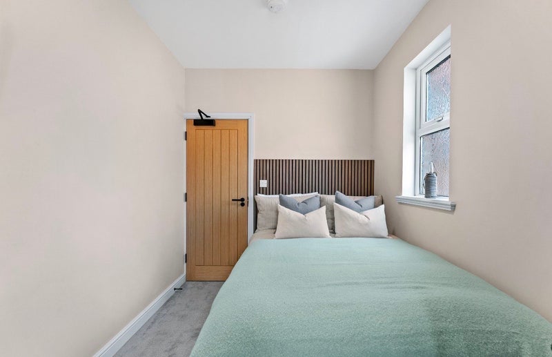 Room Marsh House Lane in Warrington