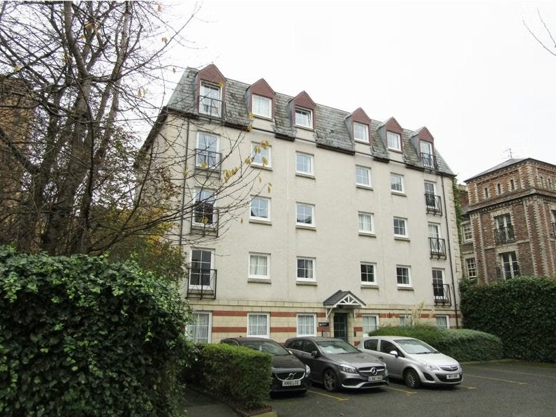 Flat Rosemount Buildings in City of Edinburgh