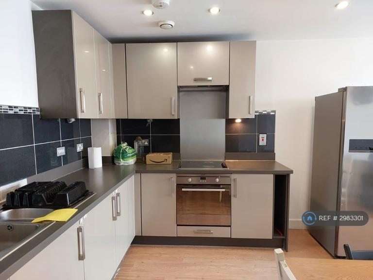 Room Beldam Way in Greater London