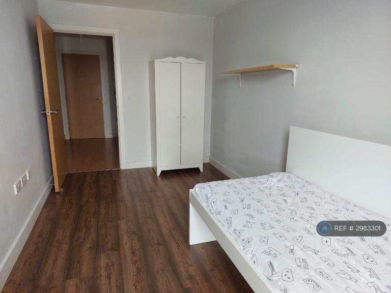 Room Beldam Way in Greater London
