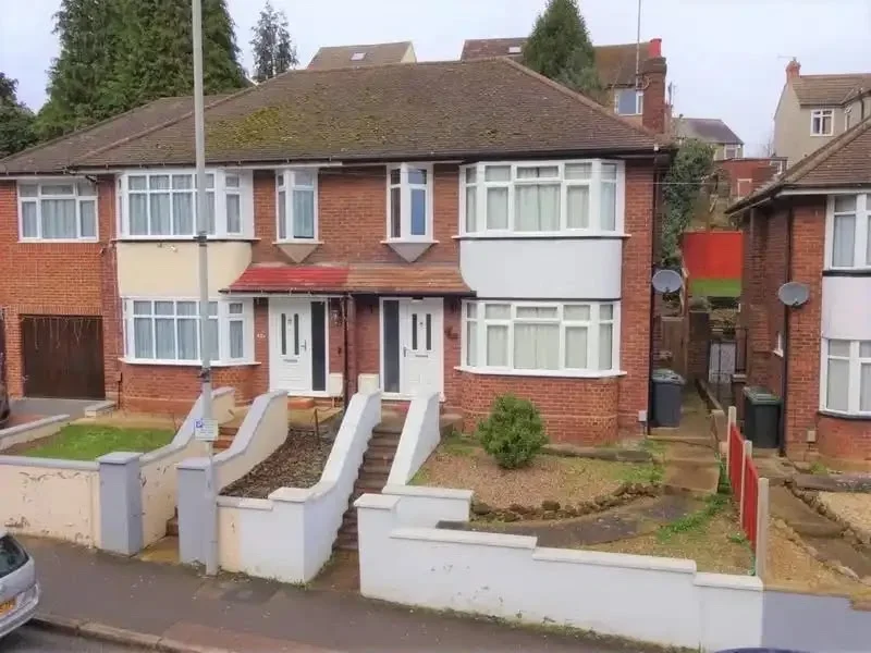 House Farley Hill in Luton