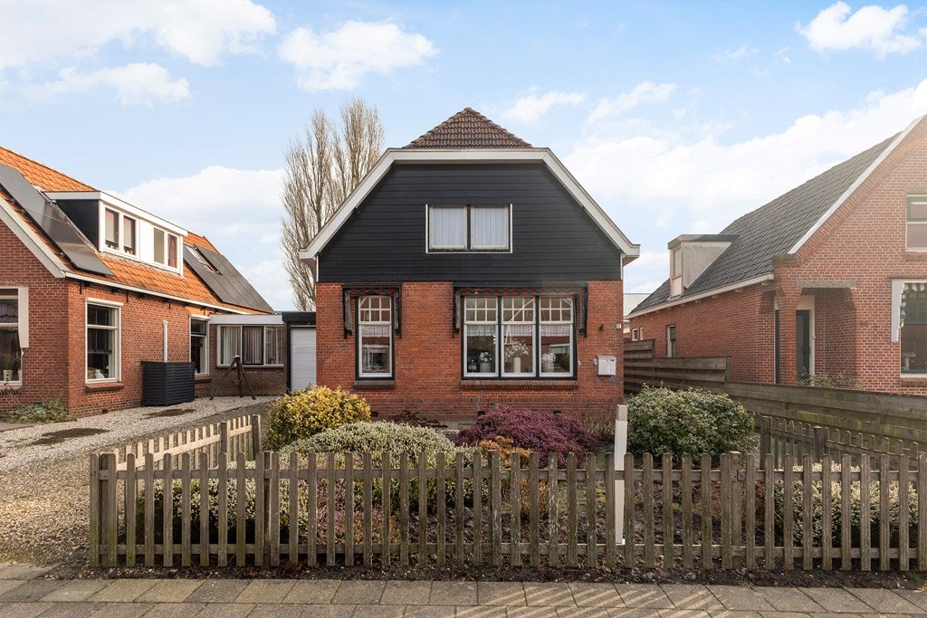 Huis Georg van Saksenstraat 42 in St.-Jacobiparochie