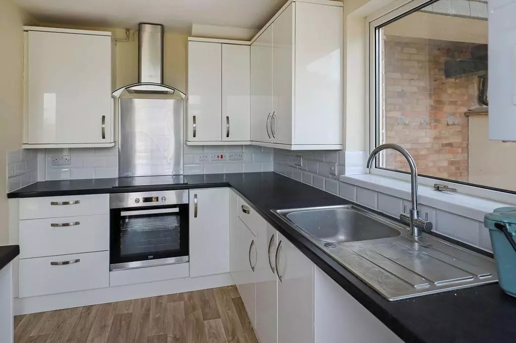 Room Hilda Road in Greater London