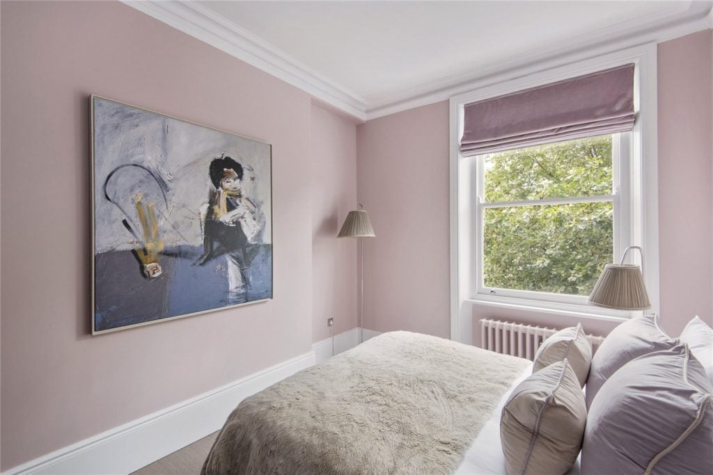 Flat Finborough Road in Greater London