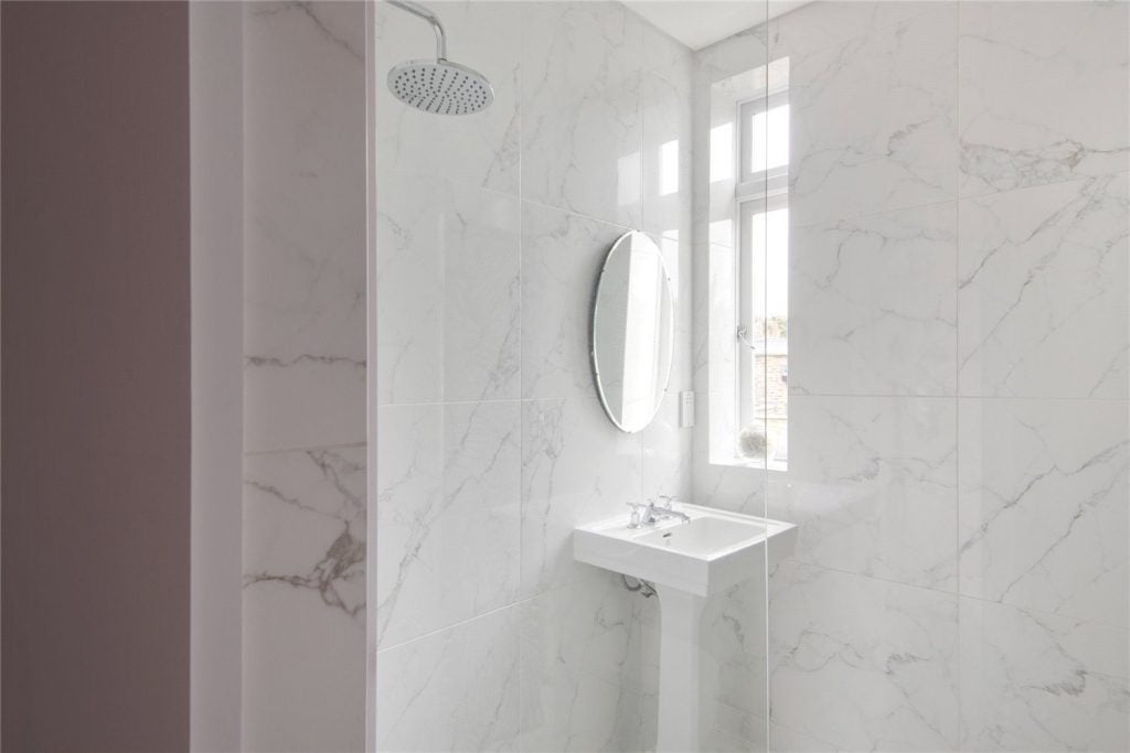 Flat Finborough Road in Greater London
