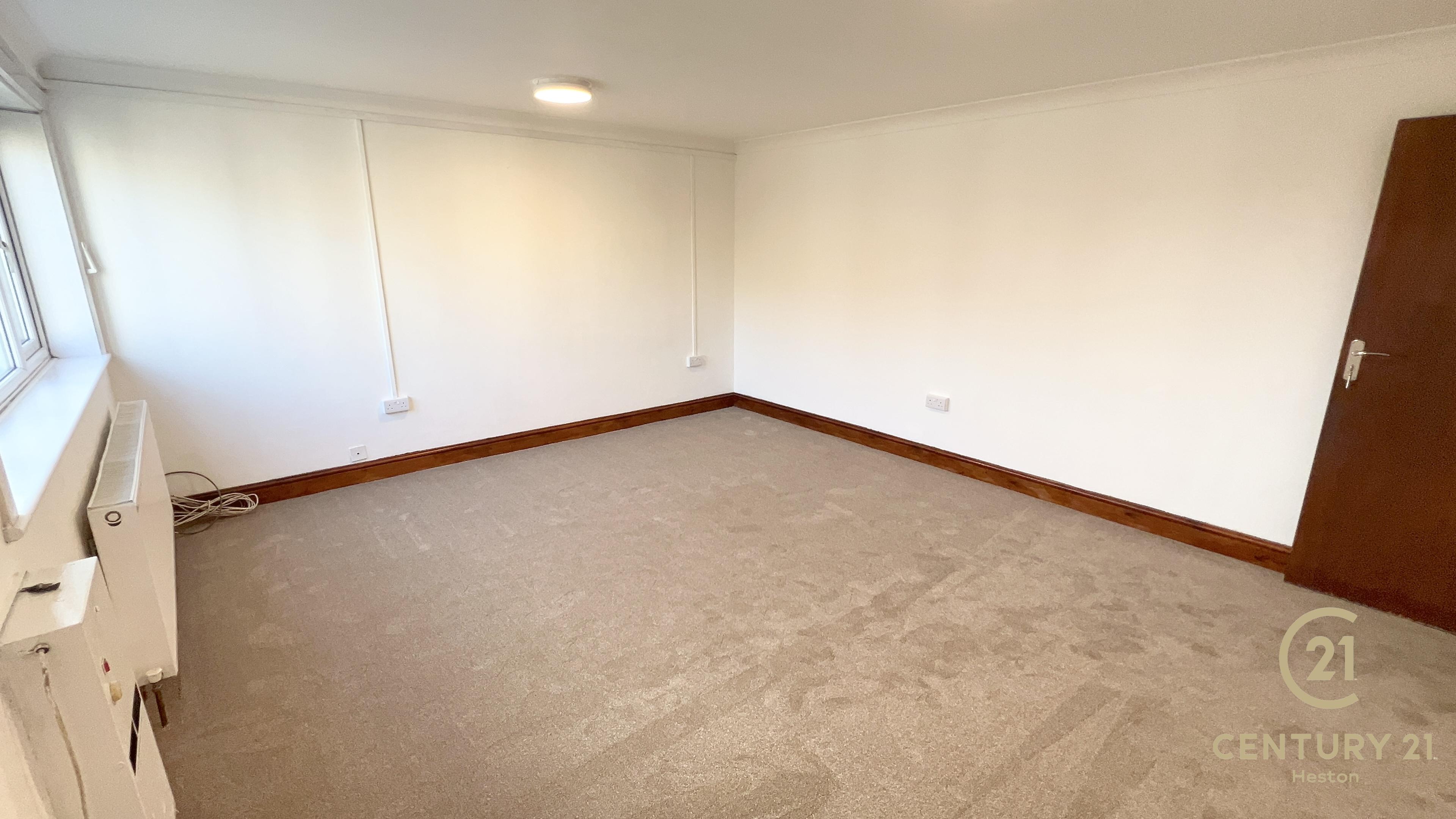 Flat Sandown Close in Greater London