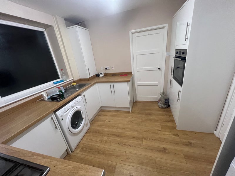 Room Astwood Close in Nottingham