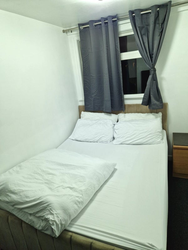 Room Cambridge Road in Tameside