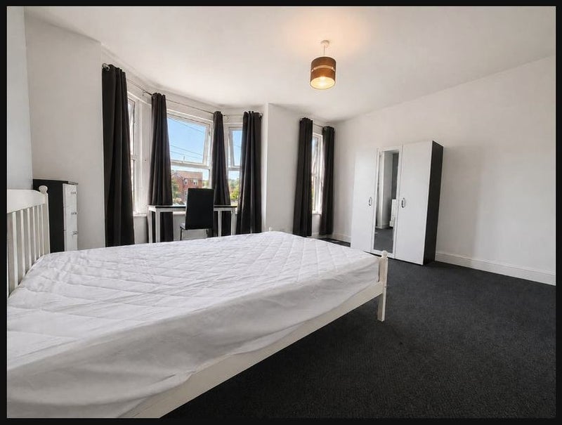 Room Conington Road in Greater London