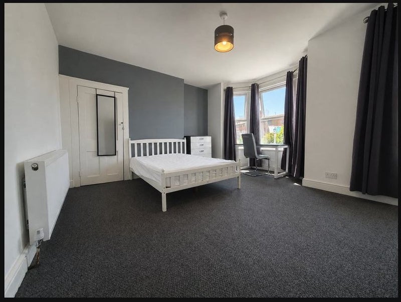 Room Conington Road in Greater London