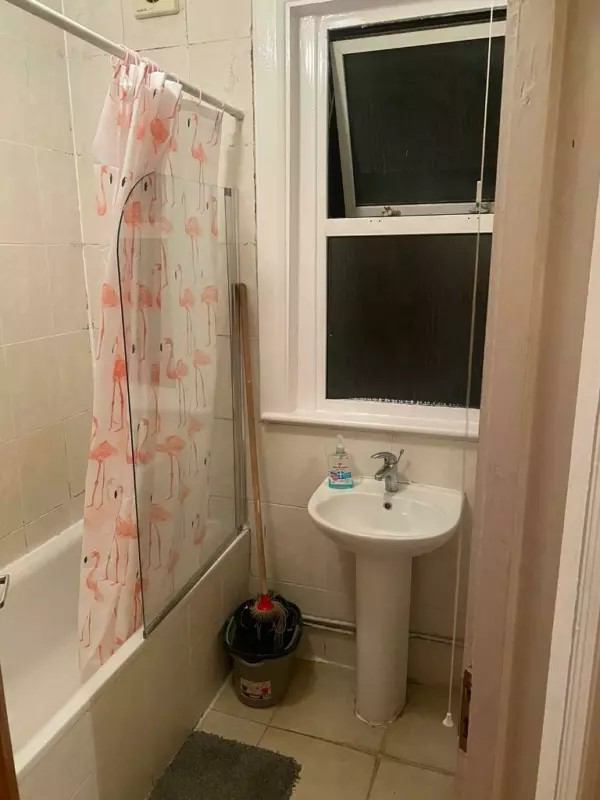 Room Woodside Gardens in Greater London