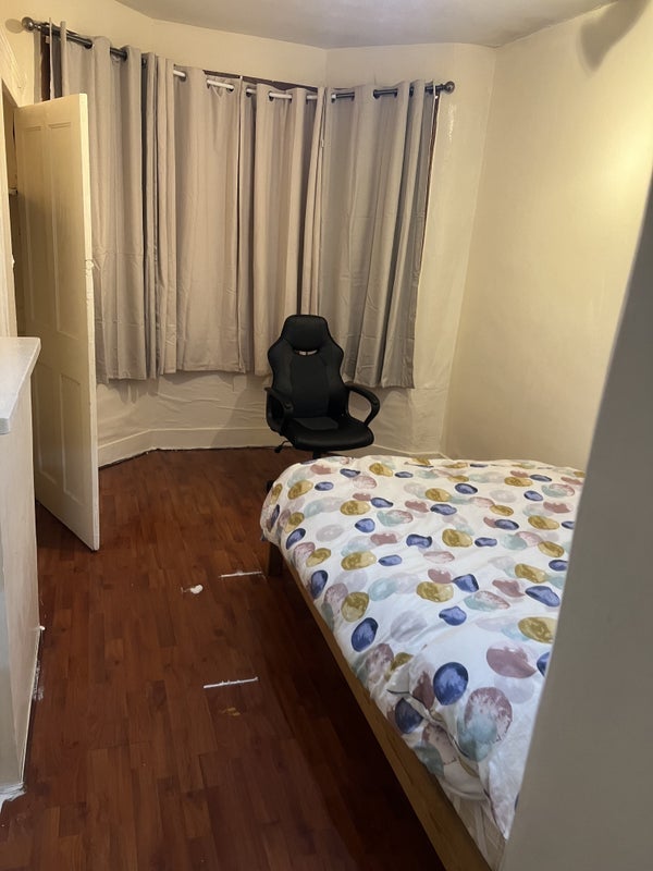 Room Woodside Gardens in Greater London
