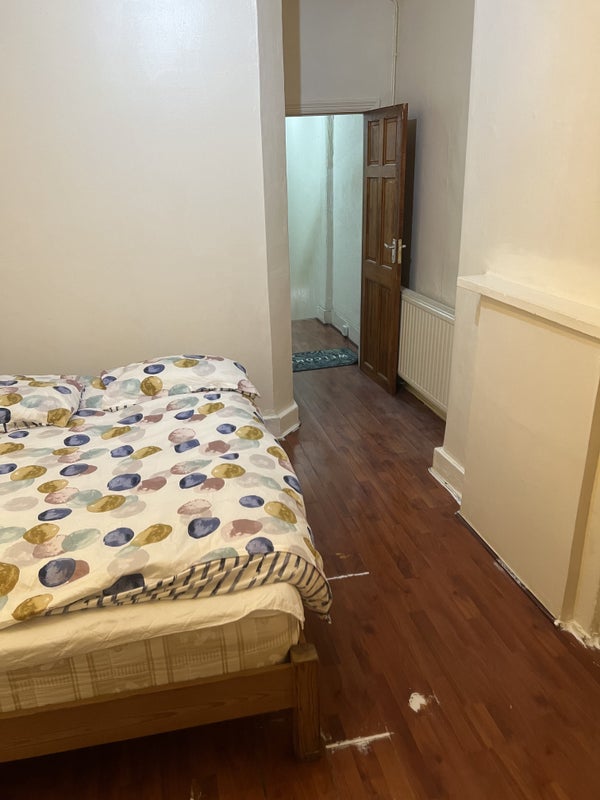 Room Woodside Gardens in Greater London
