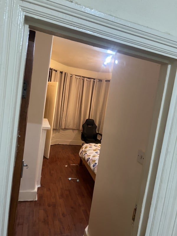 Room Woodside Gardens in Greater London