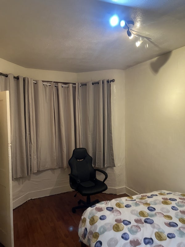 Room Woodside Gardens in Greater London